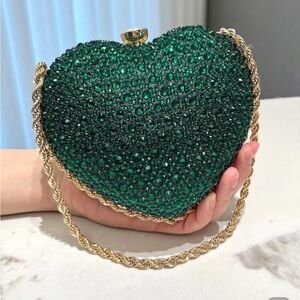 Elegant Green Heart-Shaped Clutch